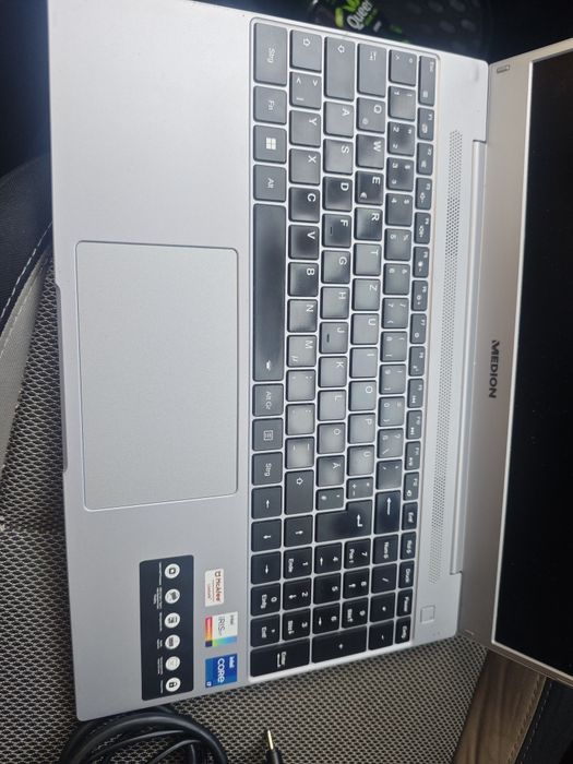 Laptop medion i7 gen 11 RAM 16 ssd 512 GB 15.6inch