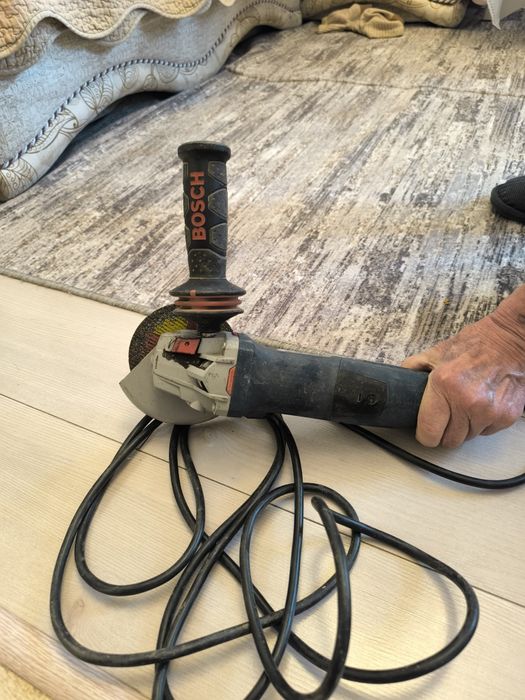 Продам болгарку Bosh