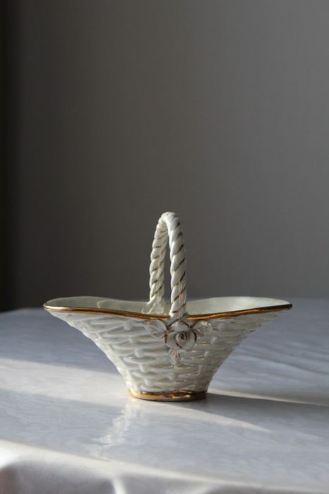 Фарфоровая вазочка