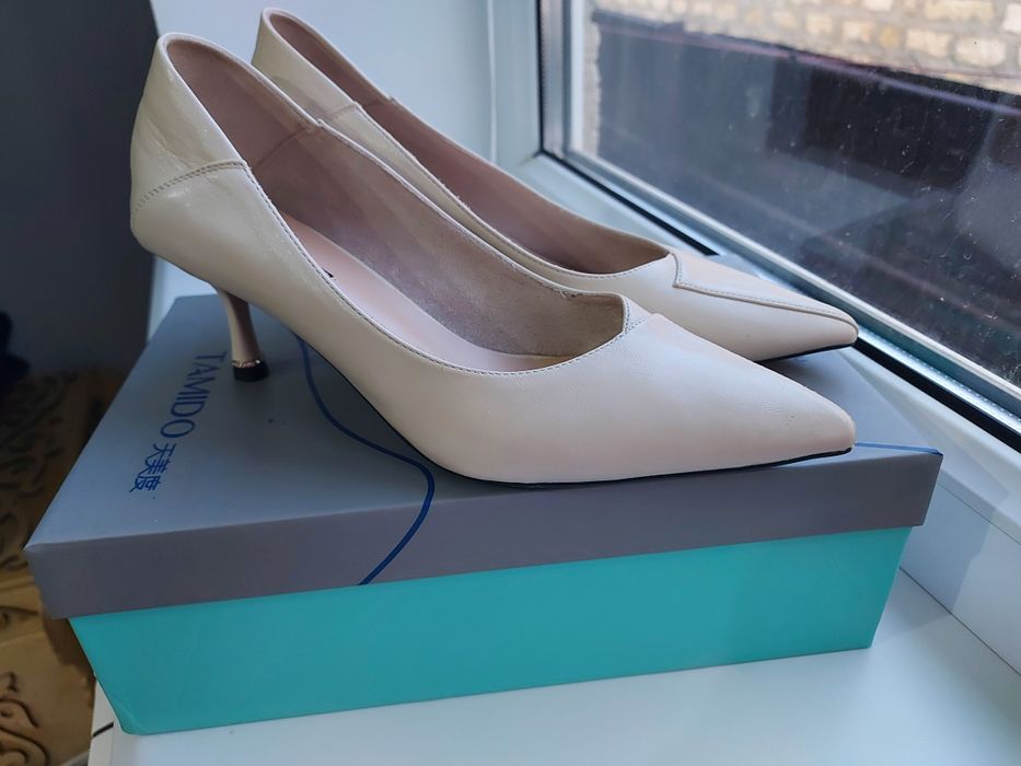 Туфли бежевый цвет сатам