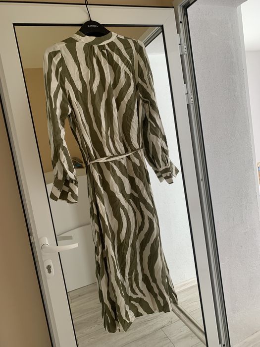 чисто нова рокля