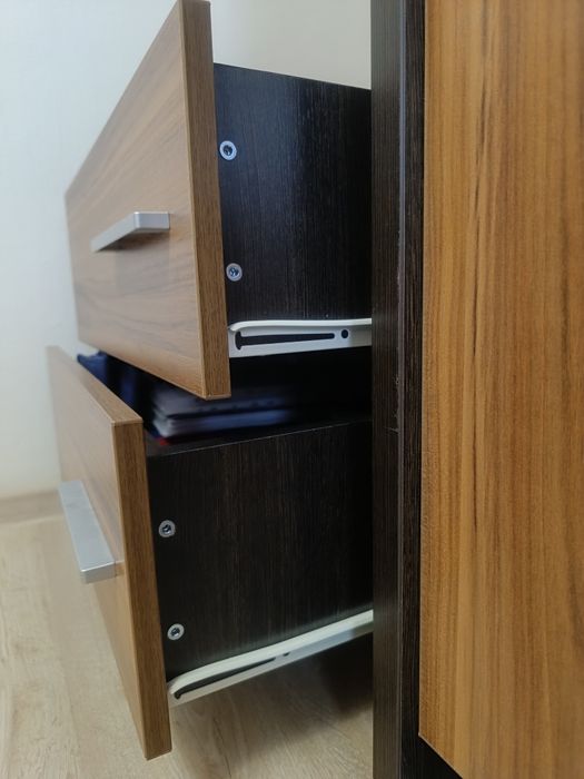 Стефани. Прикроватная тумба