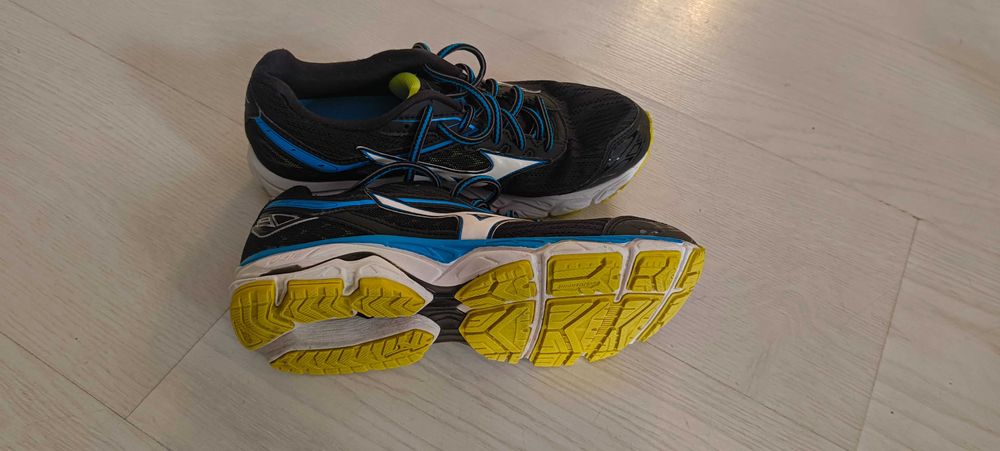 Mizuno Wave Ultima 9