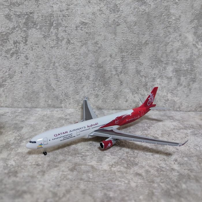 Самолёт модель: Airbus A330-300 Qatar airways ( HERPA оригинал) 1/500