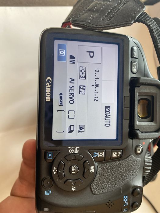 Фотоапарат Canon EOS 550D с два обектива