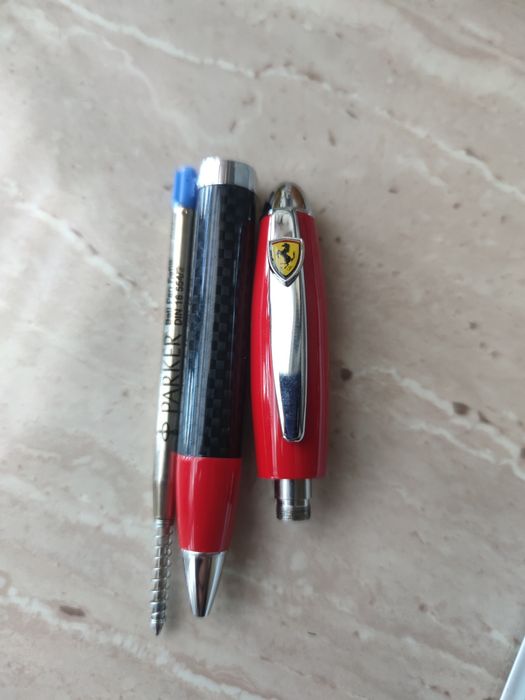 Pix Ferrari Ediție Fibră de Carbon