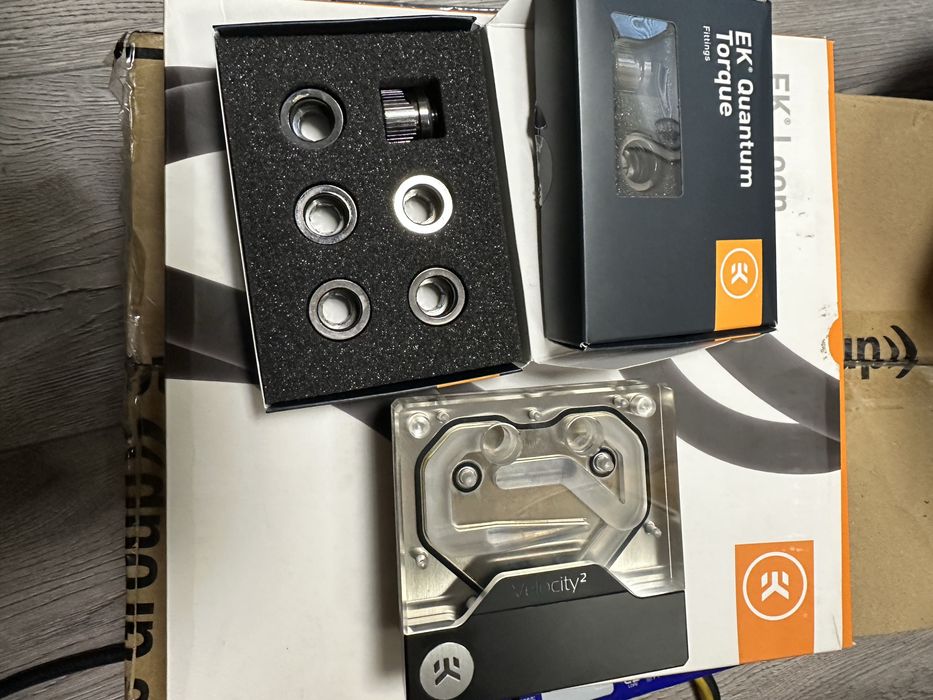 EKWB-Блок-Фитинги-Тръби