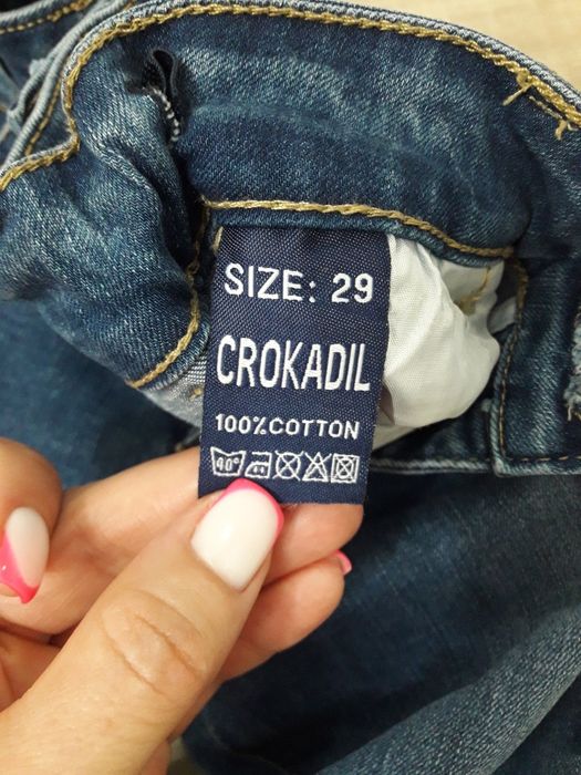 Продам джинсы на девочку
