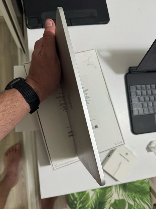 iPad Pro M1 11” 128GB + Apple Pencil 2 + Tastatură Premium + Accesorii