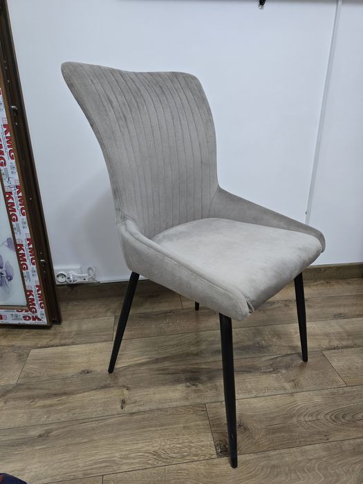 Scaun nou,culoare bej-capuccino