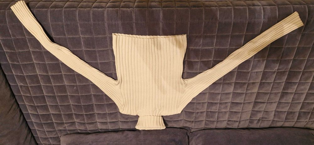 Pulover scurt cu maneci lungi Bershka XS