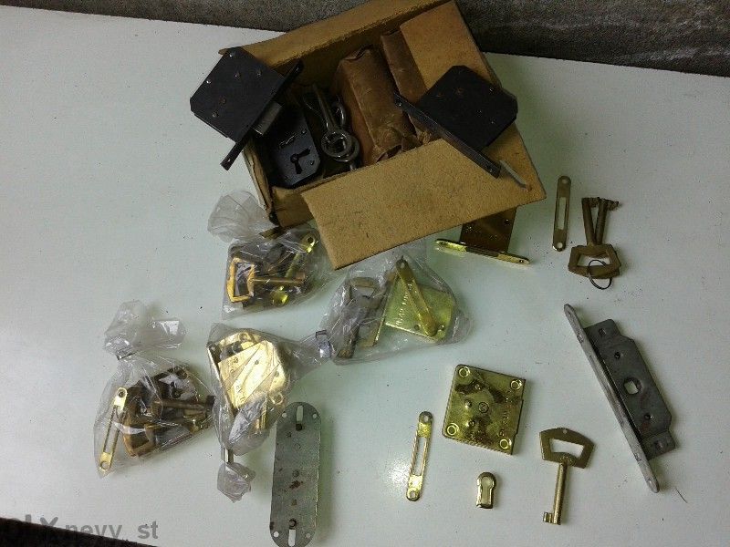 Брави за мебели различни видове