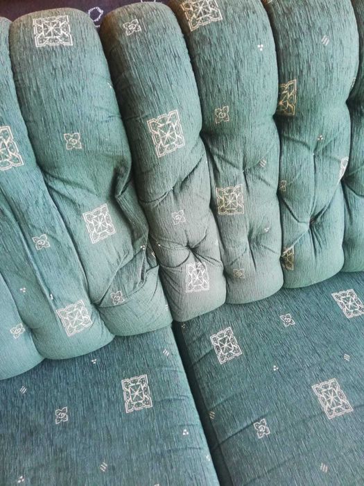 Диван б/у старый (каркас мощный)