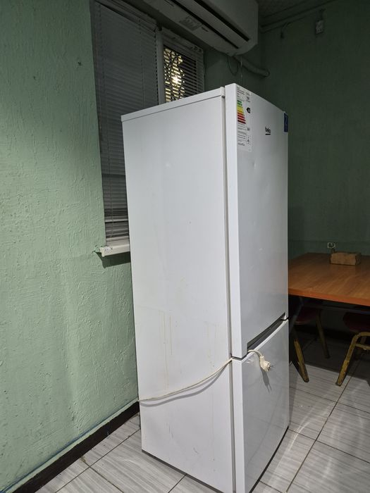 Белый  холодильник  Beko