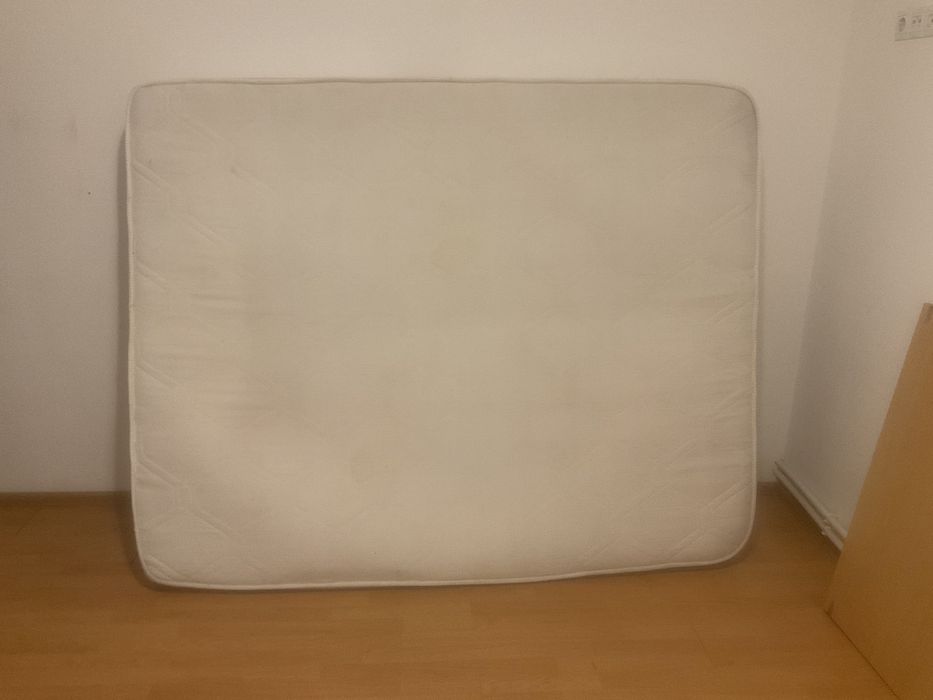 Saltea 2m x 1,58 m x 22 cm stare superbună, utilizată