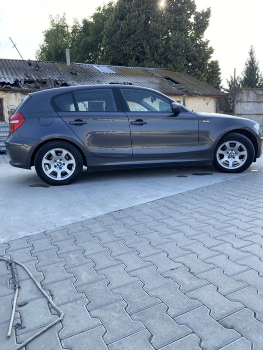 Vand bmw seria 1/navi/trapa /senzori parcare/comenzi volan