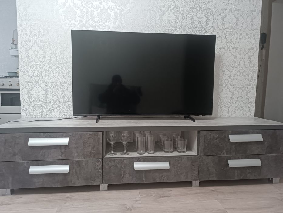 Продам тумбу под телевизор