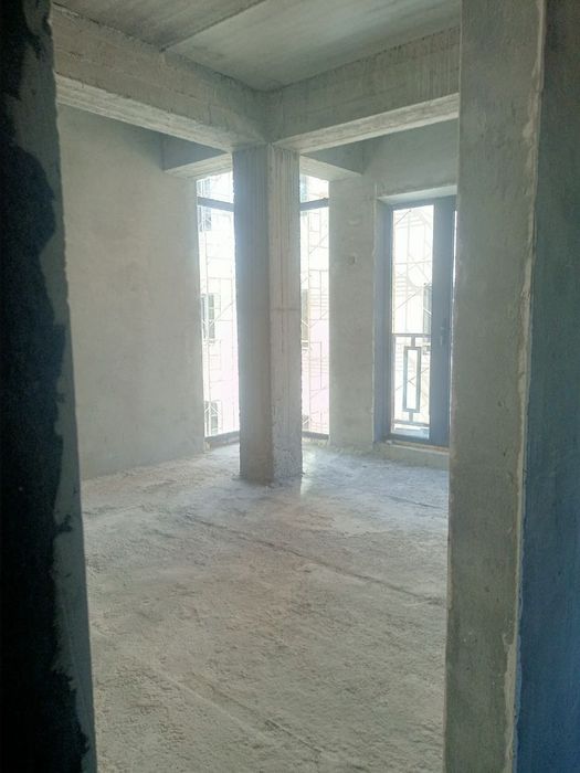 Янги куриб битказилган гиштли чиройли сифатли дом