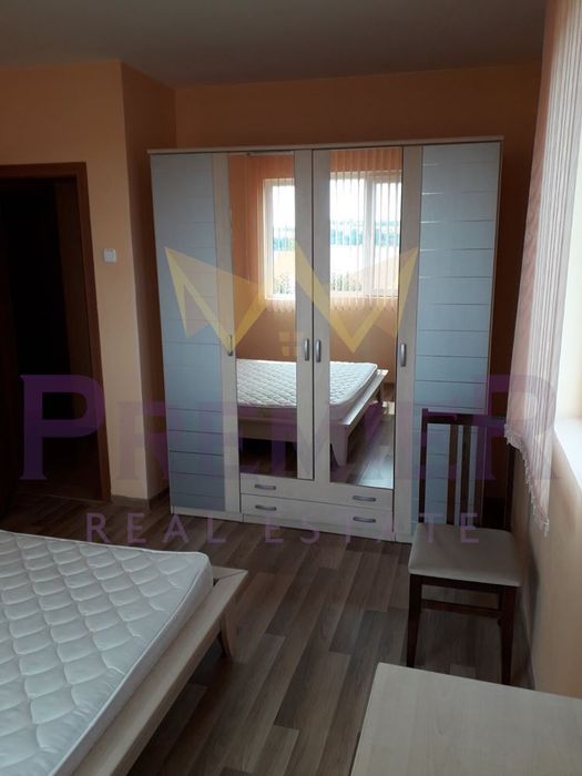 Етаж от къща, с. Звездица