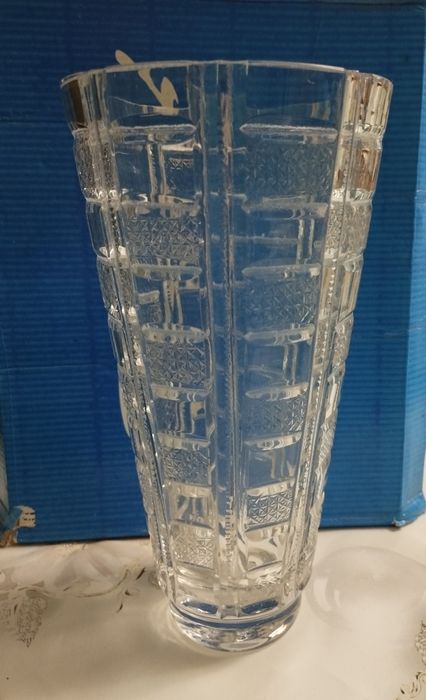 Ваза  под  цветы