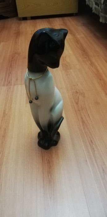 Продам статуэтку кошечка.