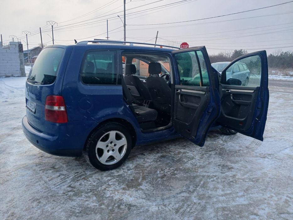 Vând Volkswagen Turan