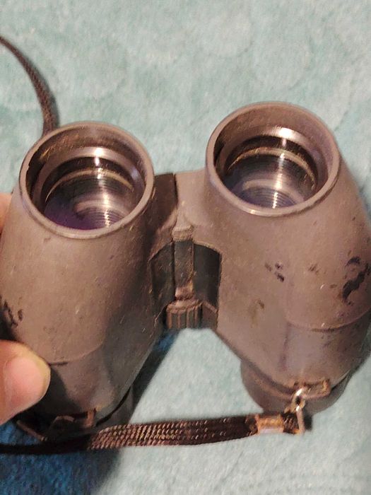 Binoclu de vanatoare 8X26 vechi dar perfect functional