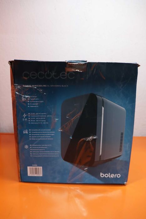 Мини хладилник Cecotec Bolero MiniCooling 6L Bahamas Black, 12V-220V, съвместим с автомобили и каравани, функции за охлаждане и нагряване