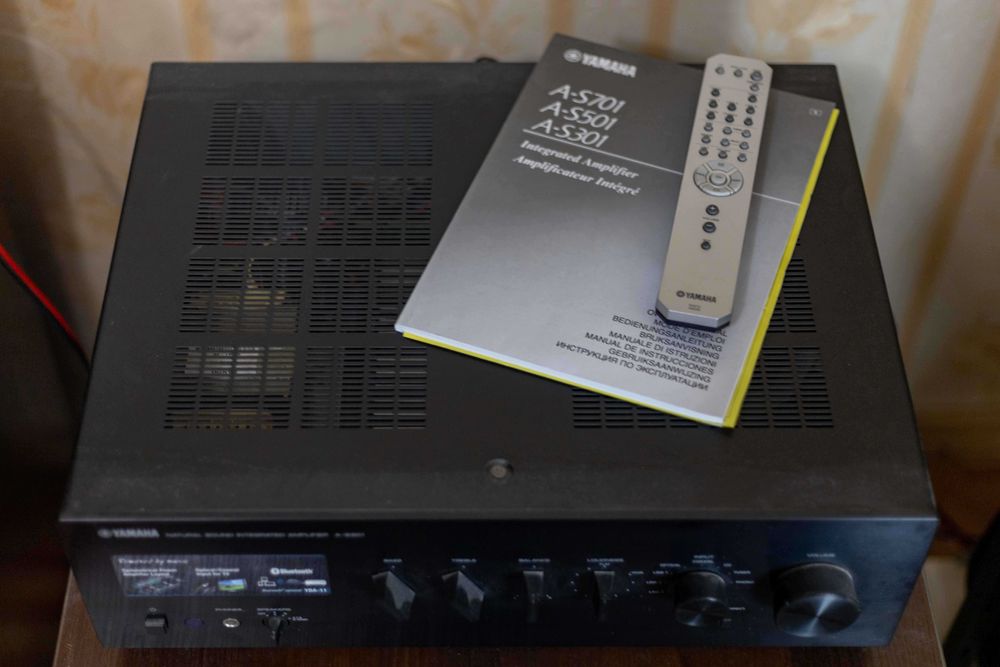 Усилитель Yamaha A-S301.