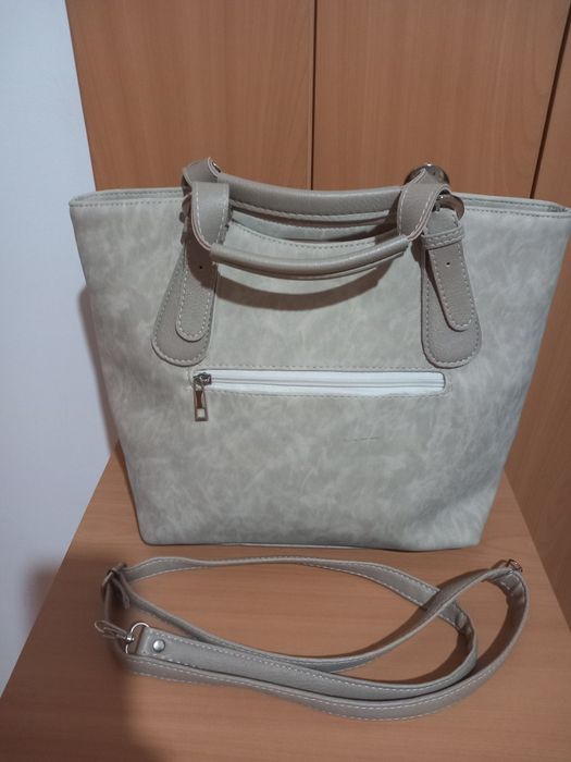 Бежова дамска чанта