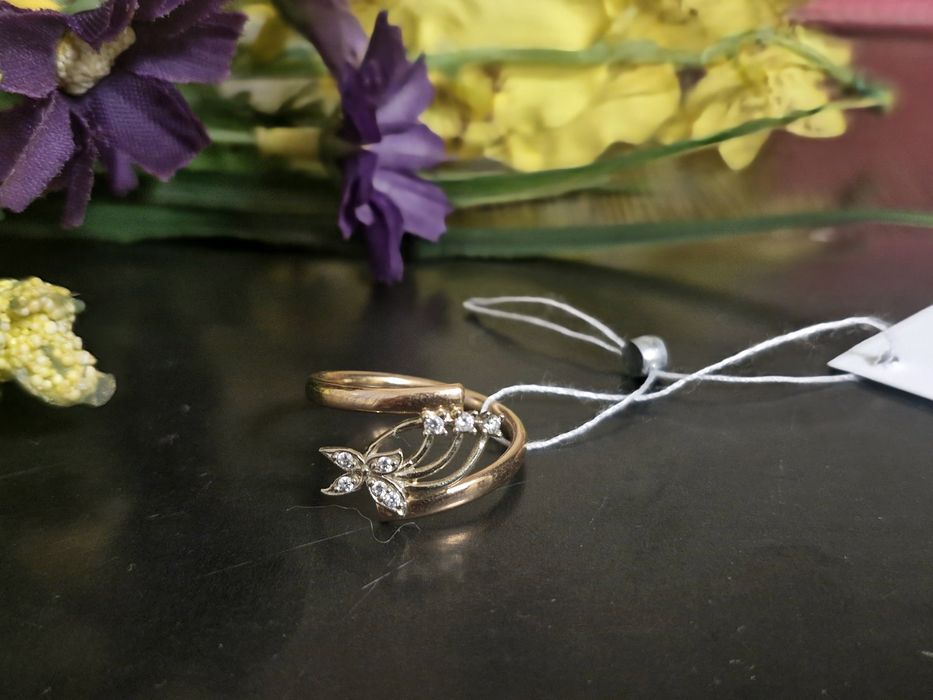 Продам золотое кольцо.  17.Размер