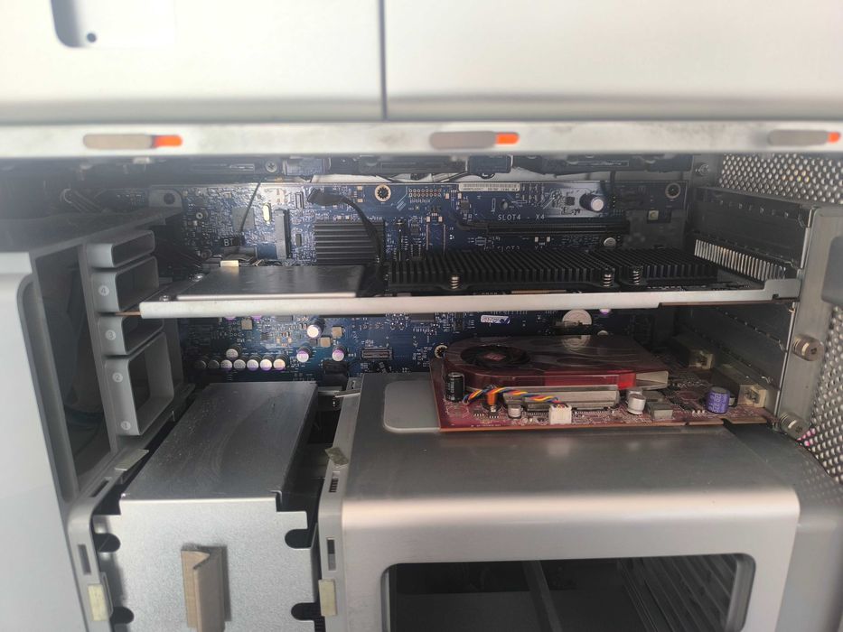 Apple Mac Pro A1186 - за части.