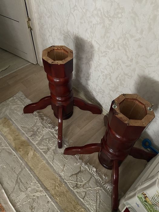 Стол для гостиной.