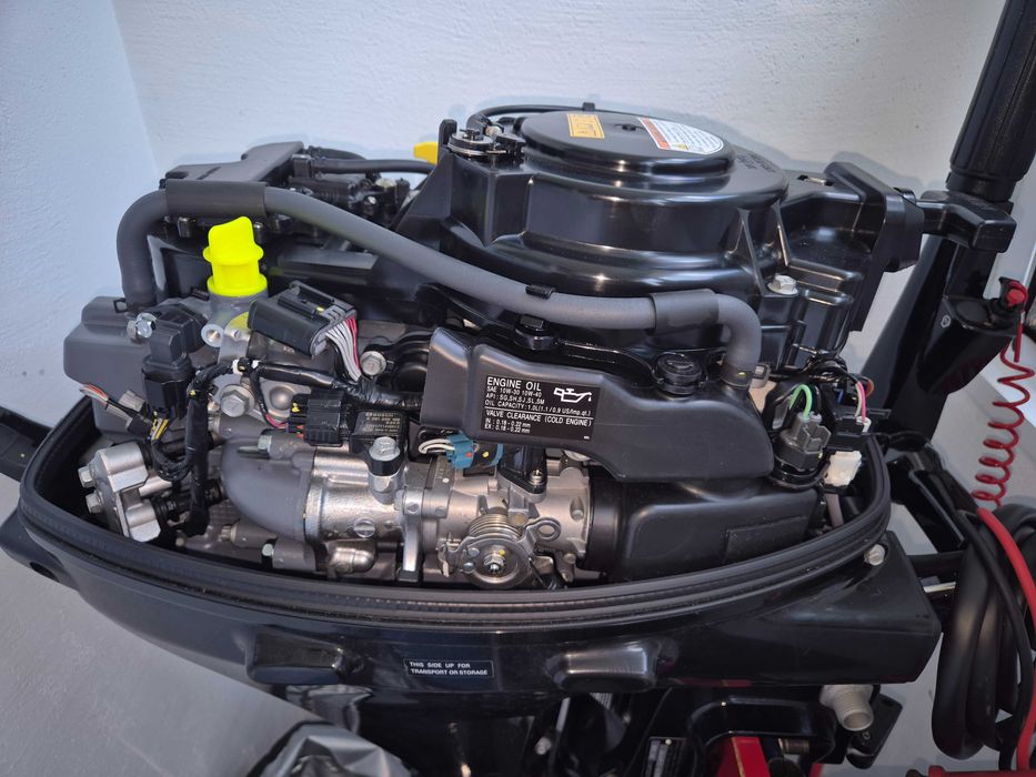 Vând motor barcă Suzuki DF 20 AES