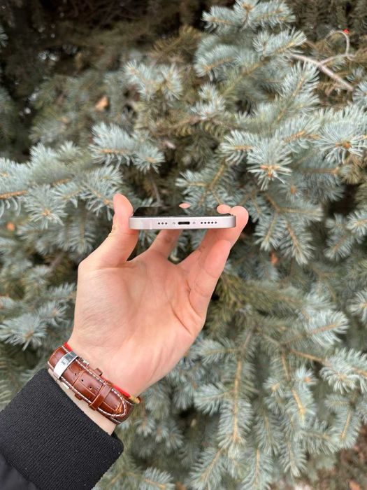 Продам iPhone 13