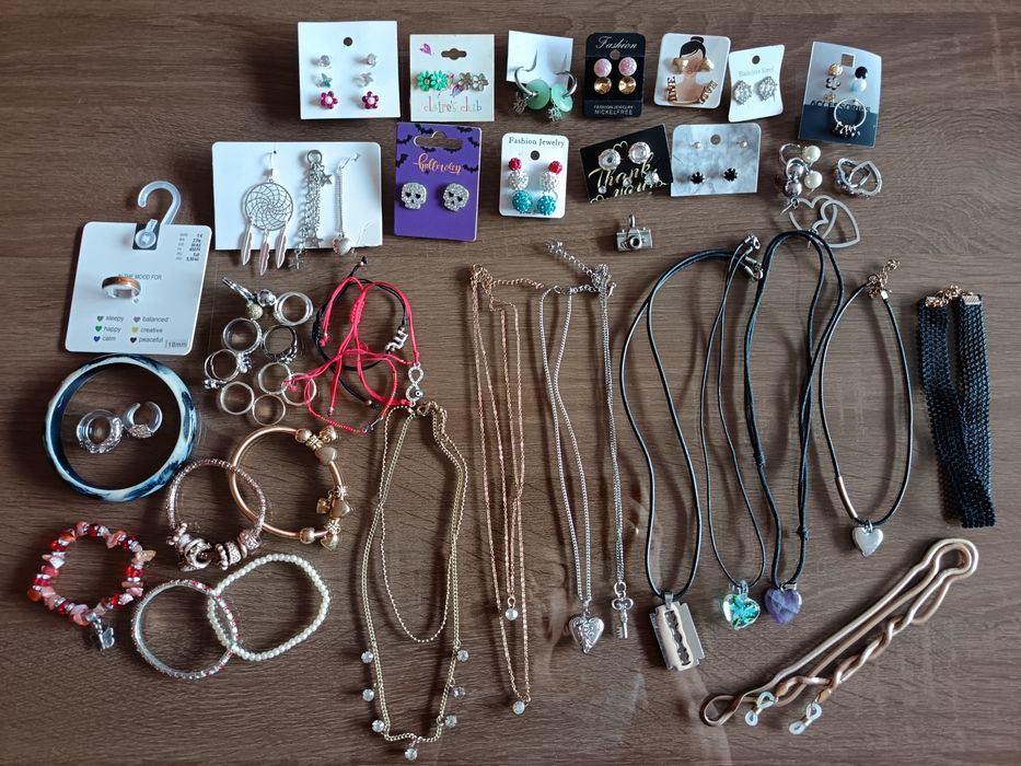 Лот дамски бижута