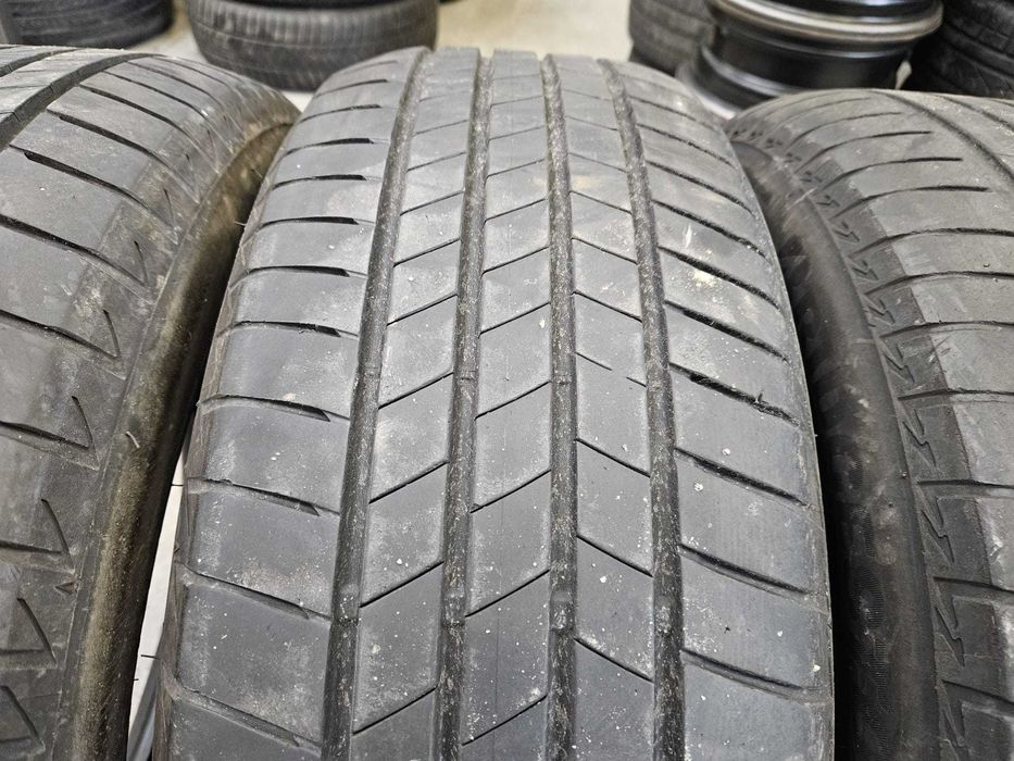 4 Anvelope de VARA 235.60.18 'Bridgestone' [dot 2022] ; stare buna