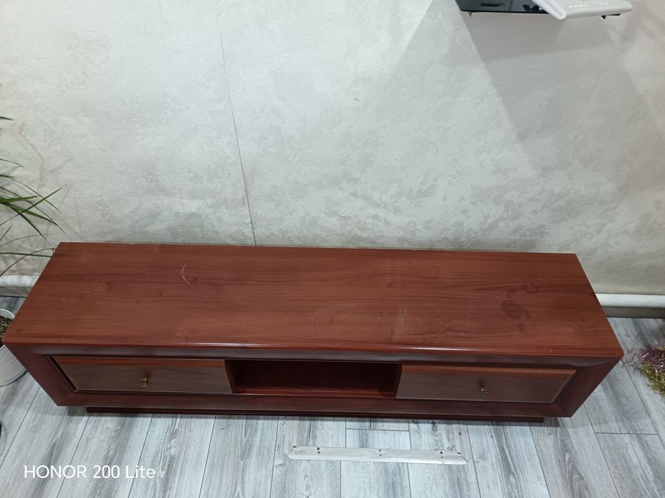 Продам тумбу под ТВ.