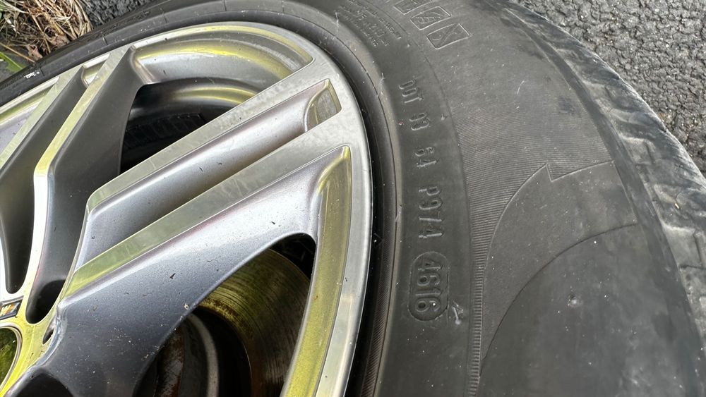 Зимни Рън флат гуми за БМВ х5 Pirelli Scorpion . 255/50/19 .