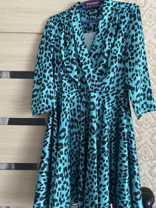 Платья ,тигровая …