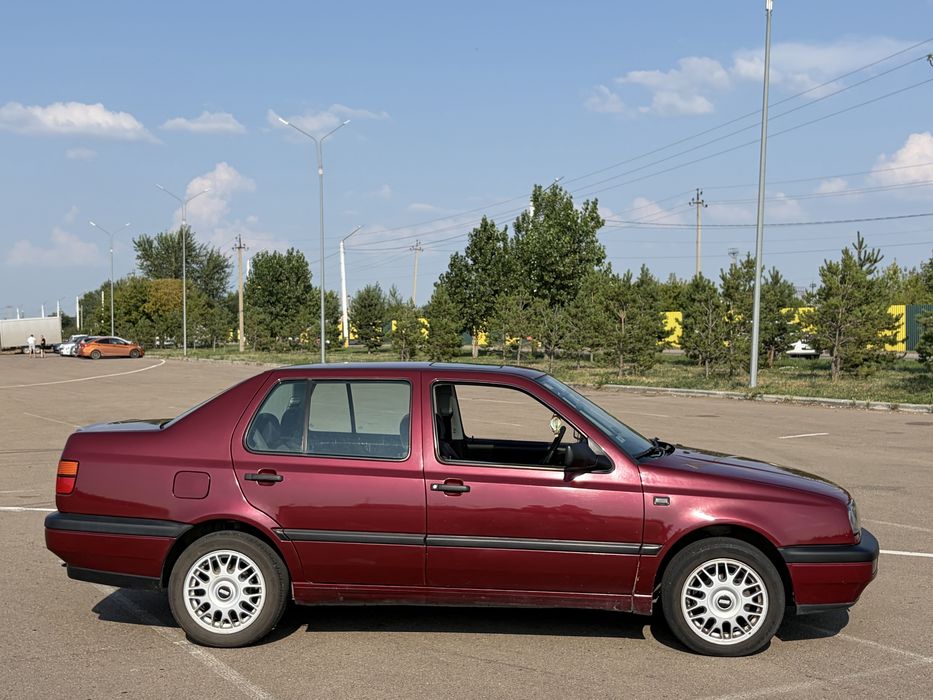 Продам автомобиль Volkswagen Vento