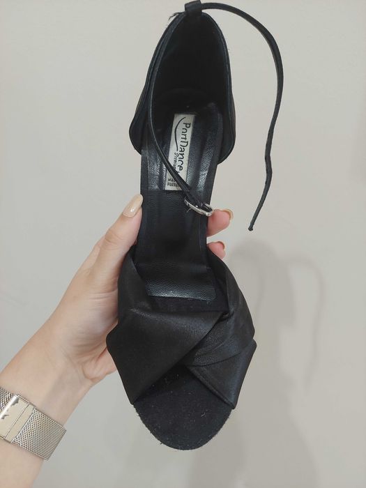 Обувки за латино танци