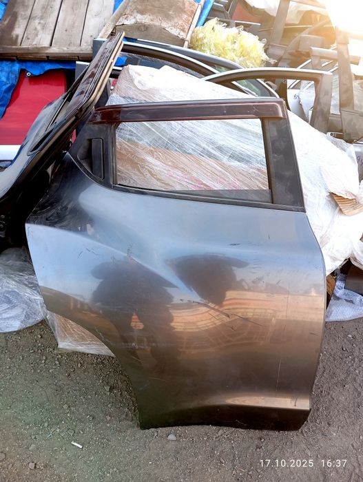 Задняя правая дверь Nissan Juke