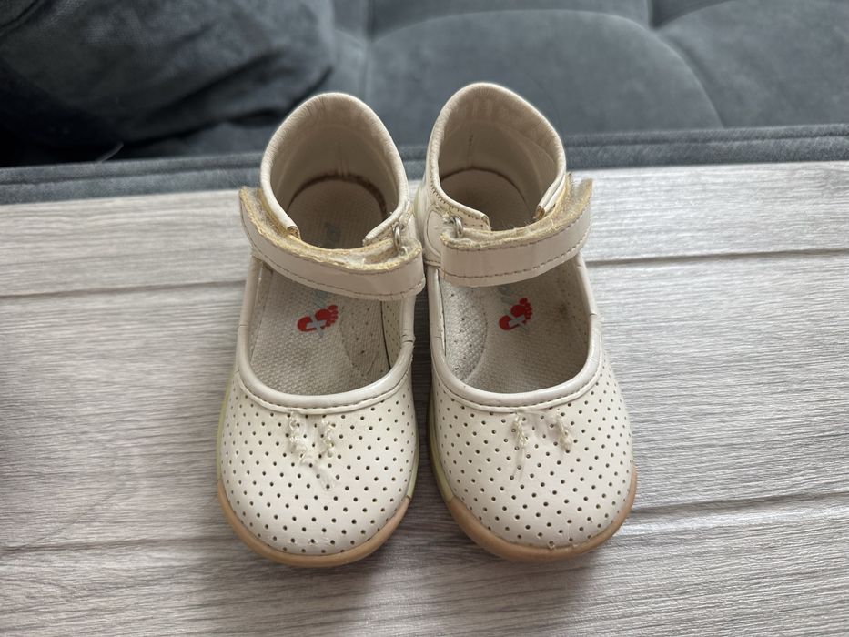 Отдам 2 пары обуви