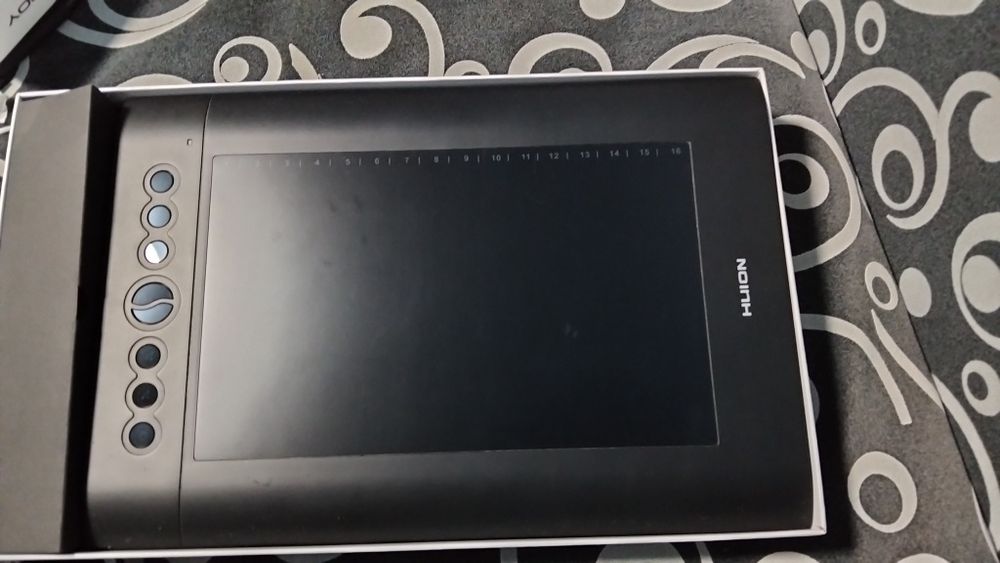 Tabletă grafică Huion H610 Pro V2 – funcțională, stare bună