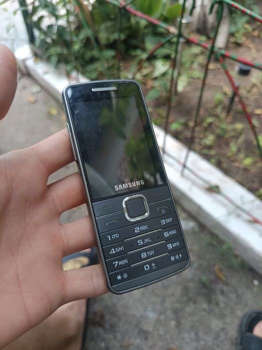 Vând telefoane pentru coletionari