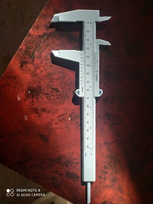 продам штангенциркуль пластиковый