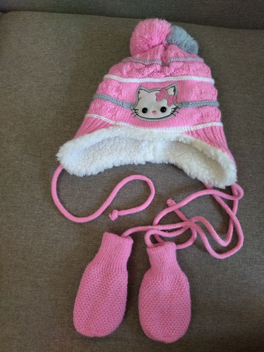 Продам     шапочки .