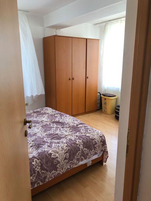 Inchiriez apartament 3 camere in Dambul Rotund