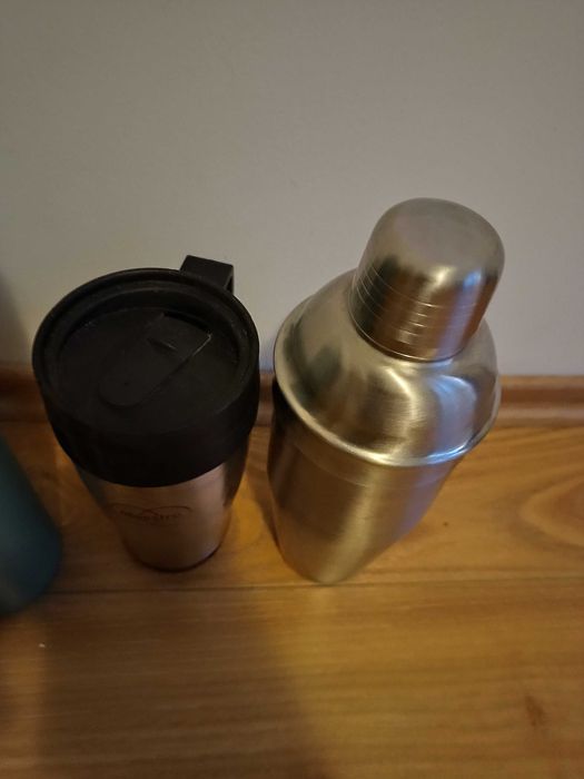 3 recipiente: 2 /Termosu uri+ Shaker Inox/ termosuri